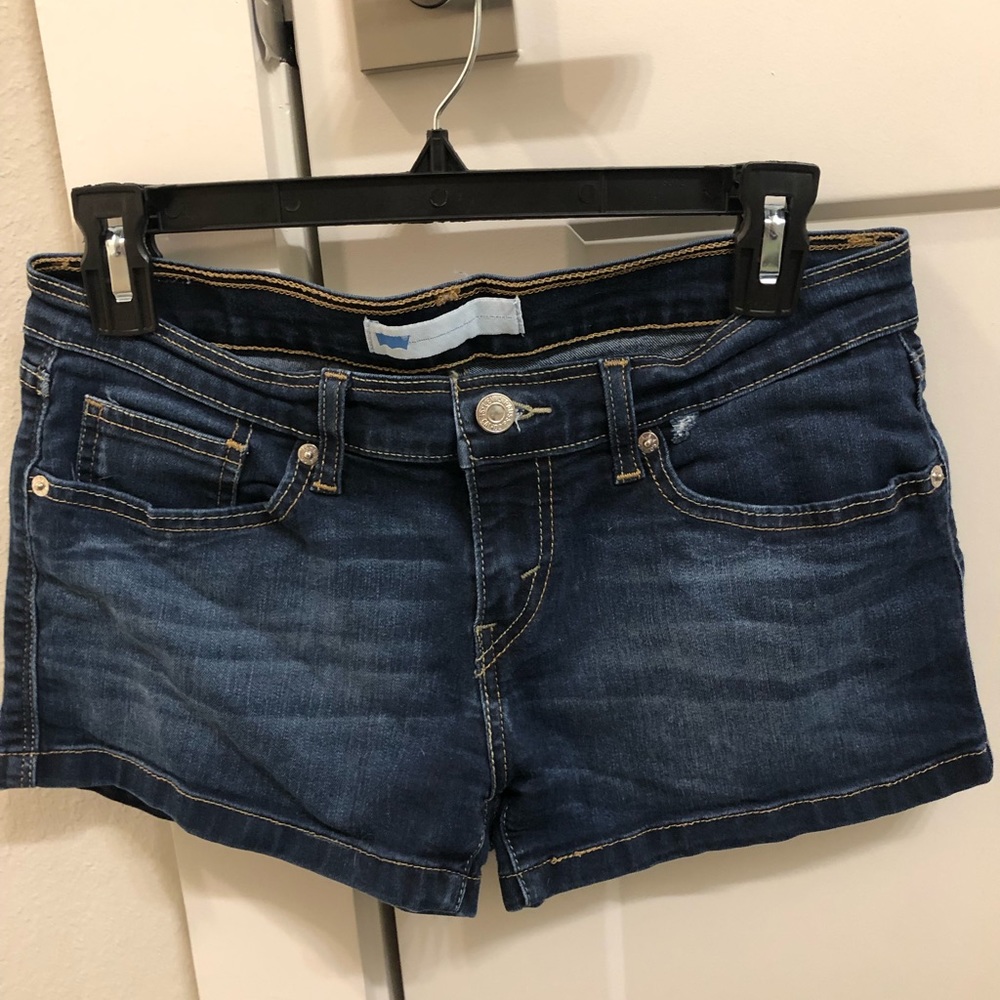 Levi’s short shorts